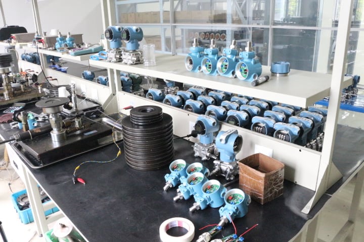 Differential Pressure Transmitters 19 differential pressure transducer