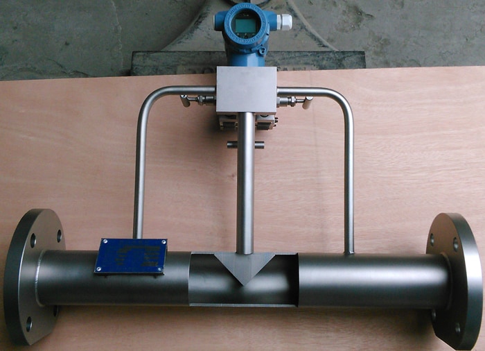 Integrated wedge flowmeter