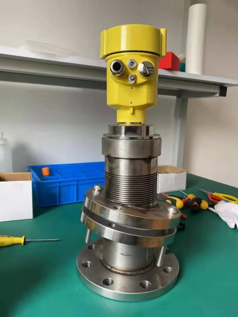 High temperature radar level meter