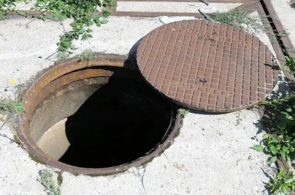 Radar Water Level Sensor measures manhole