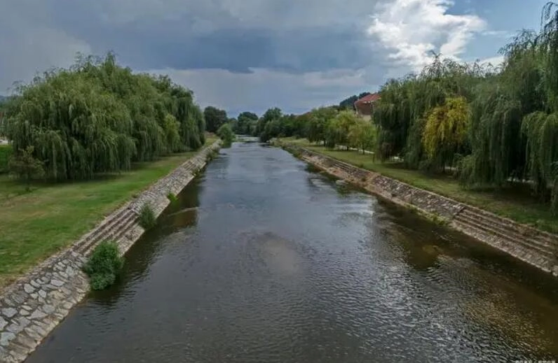 Radar Water Level Sensor measures river course